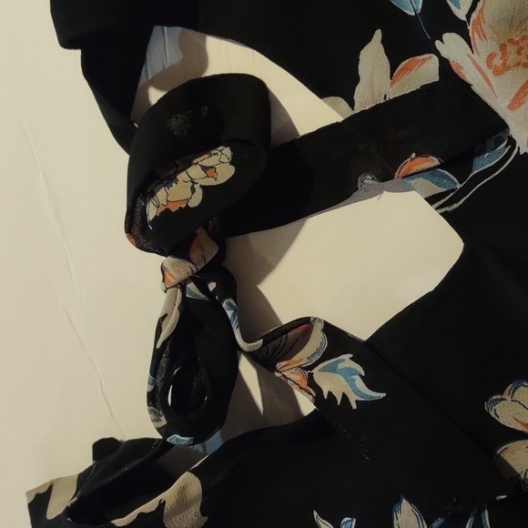 Torrid Chiffon Like Floral V neckline with a Tie, Dress - Picture 9 of 9